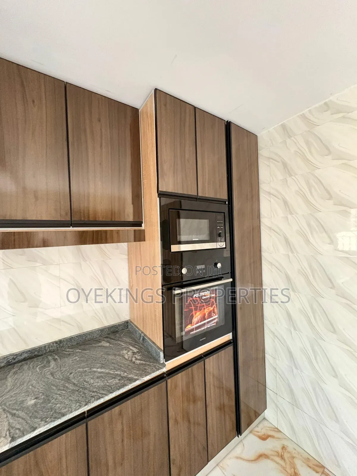 5bdrm Duplex in Oluyole for sale