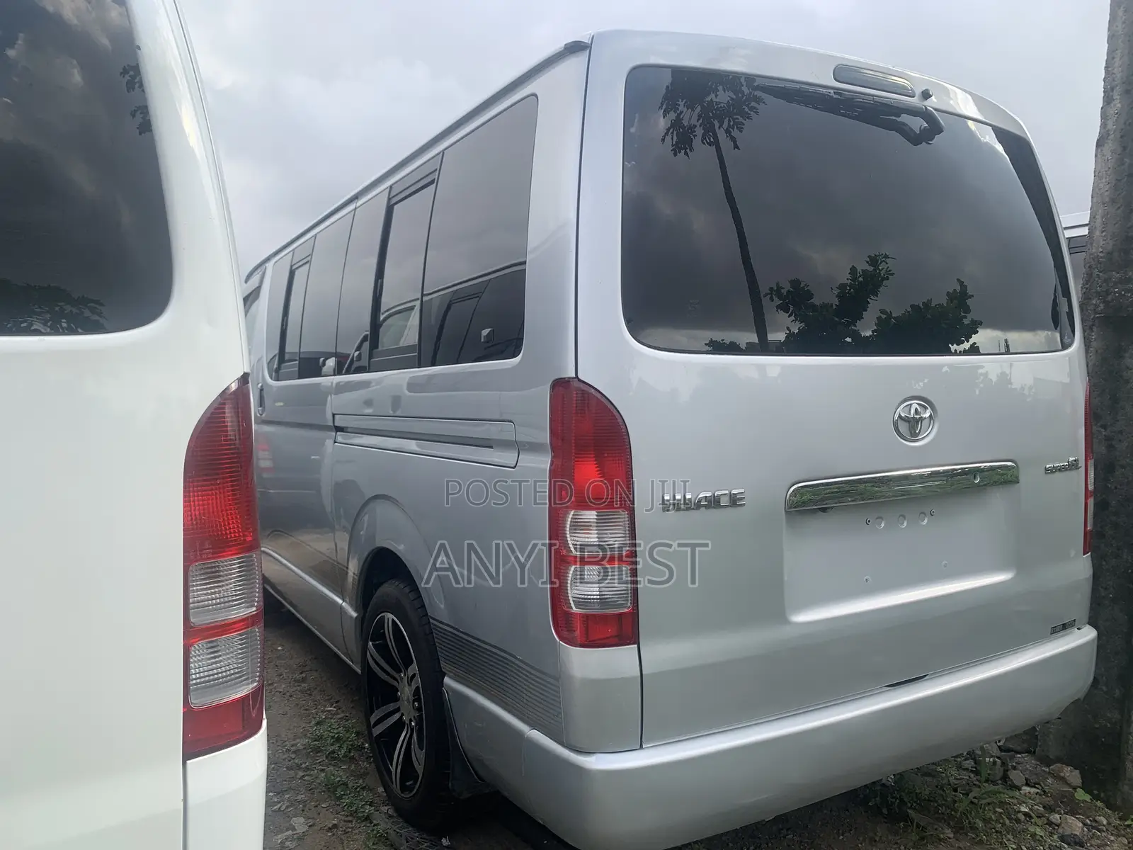 Toyota HiAce 2013 Silver