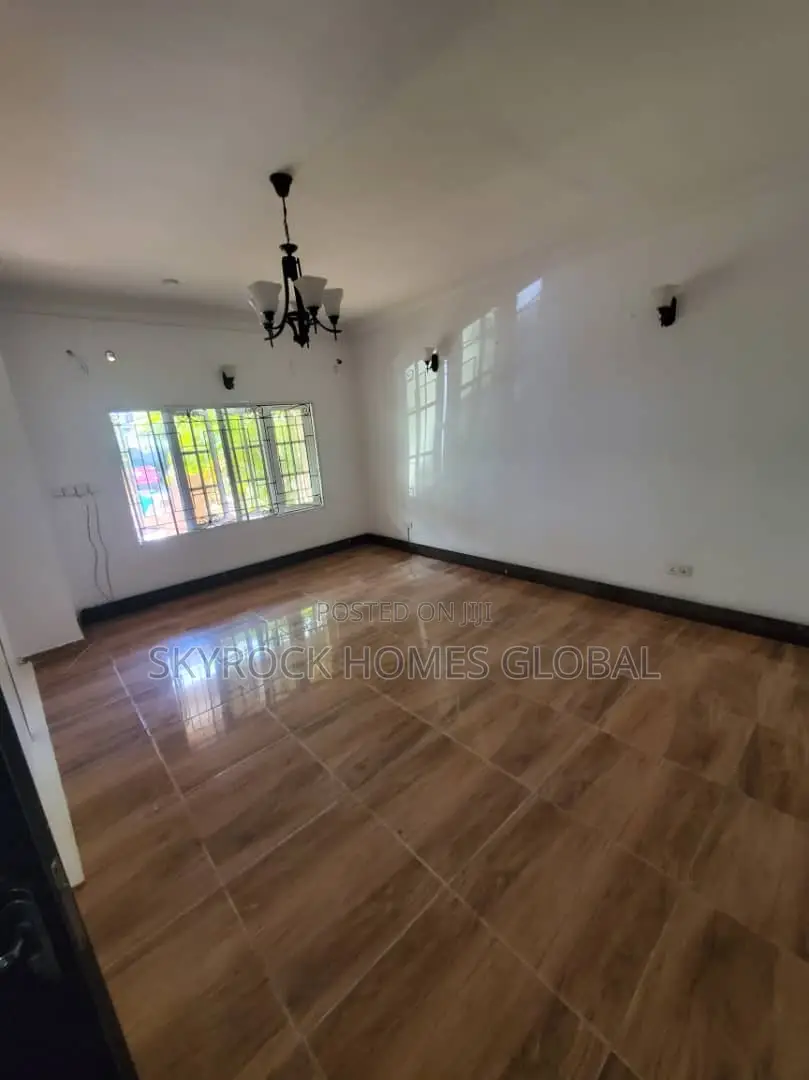 Mini Flat in Paradise Estate, Chevron for rent