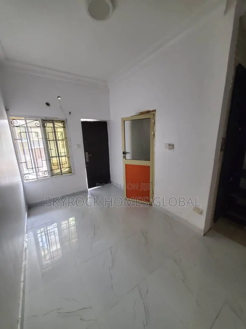 Mini Flat in Paradise Estate, Chevron for rent