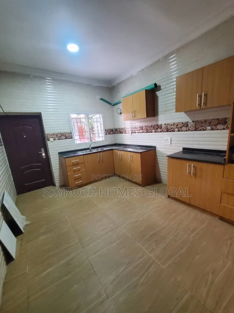Mini Flat in Paradise Estate, Chevron for rent