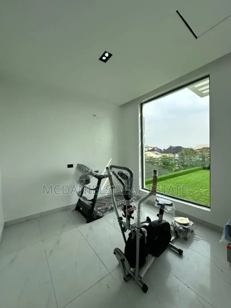 Furnished 5bdrm Duplex in Chevron for sale