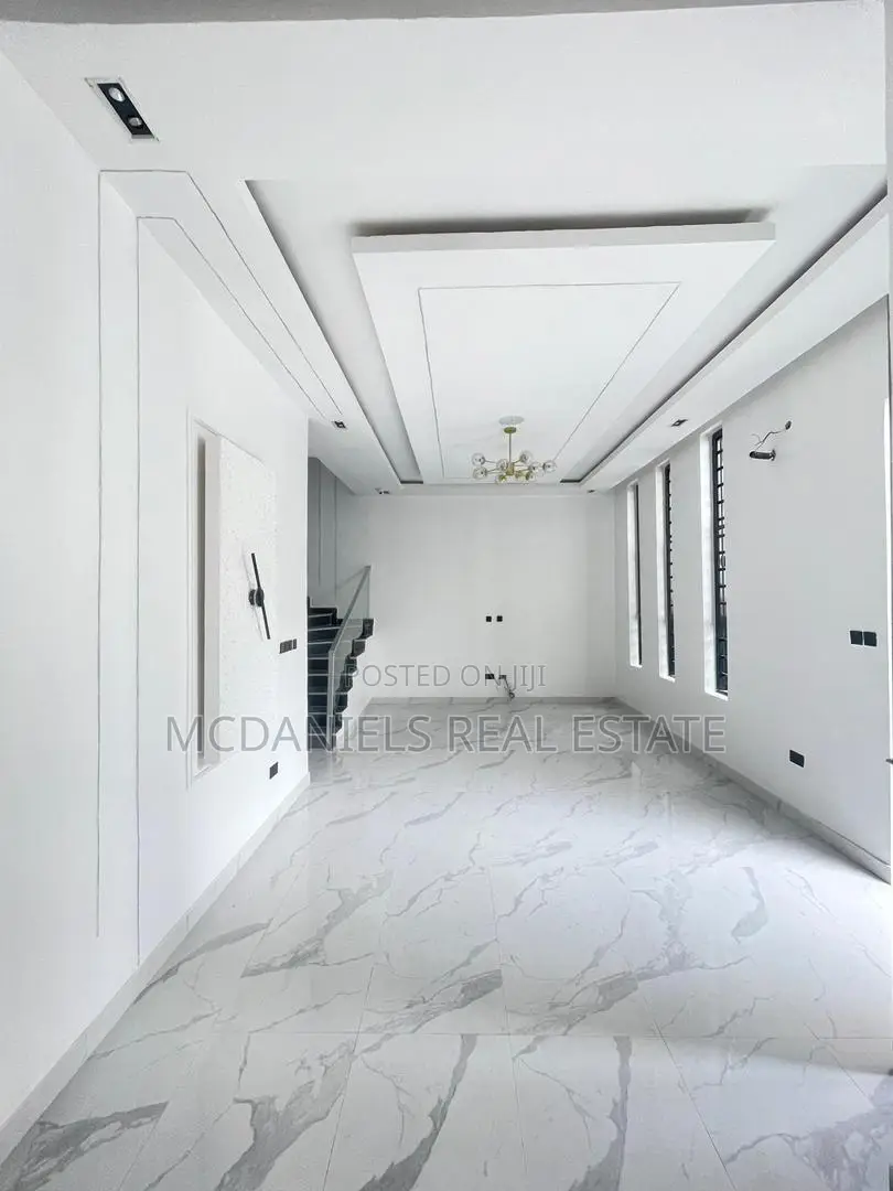 Furnished 5bdrm Duplex in Lekki Phase 1 for sale