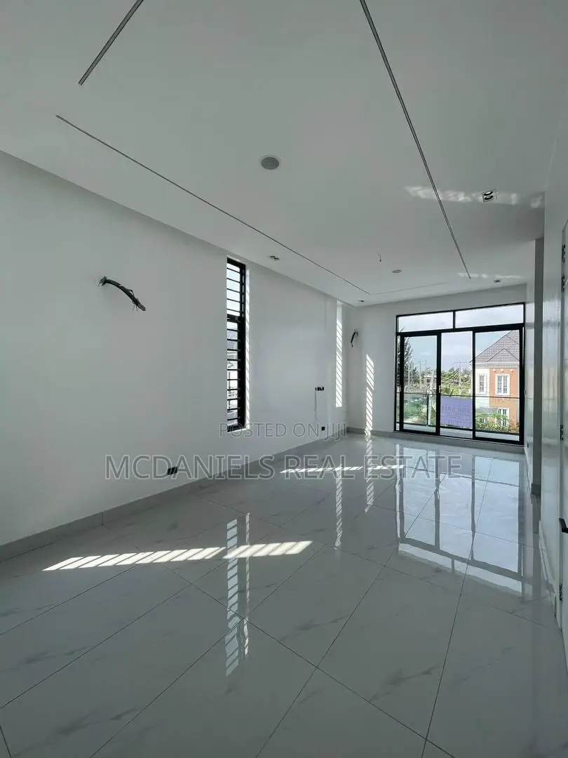 Furnished 5bdrm Duplex in Ikota for sale
