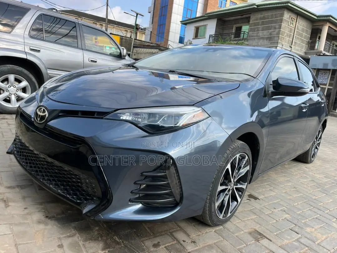 Toyota Corolla SE (1.8L 4cyl 2A) 2018 Gray