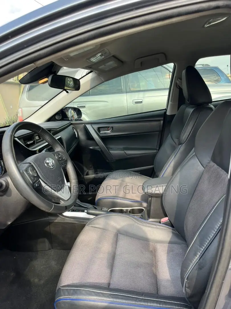 Toyota Corolla SE (1.8L 4cyl 2A) 2018 Gray