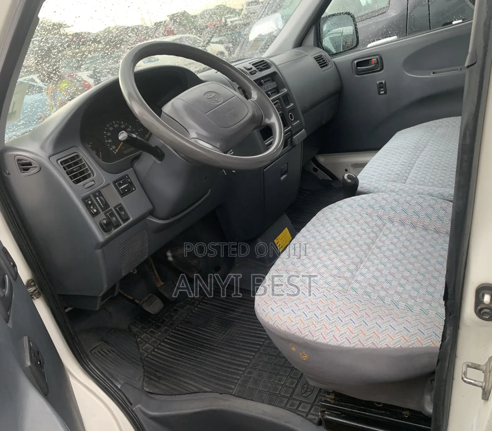 Toyota Grand HiAce 2005 White