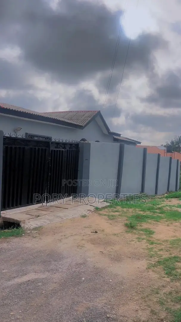 5bdrm Bungalow in Ashipa, Akala Express for sale