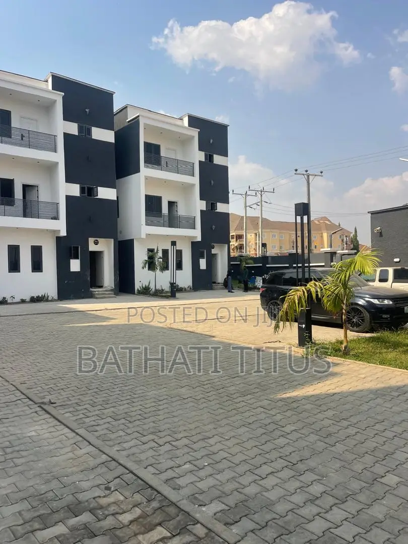 4bdrm Duplex in Kado for sale