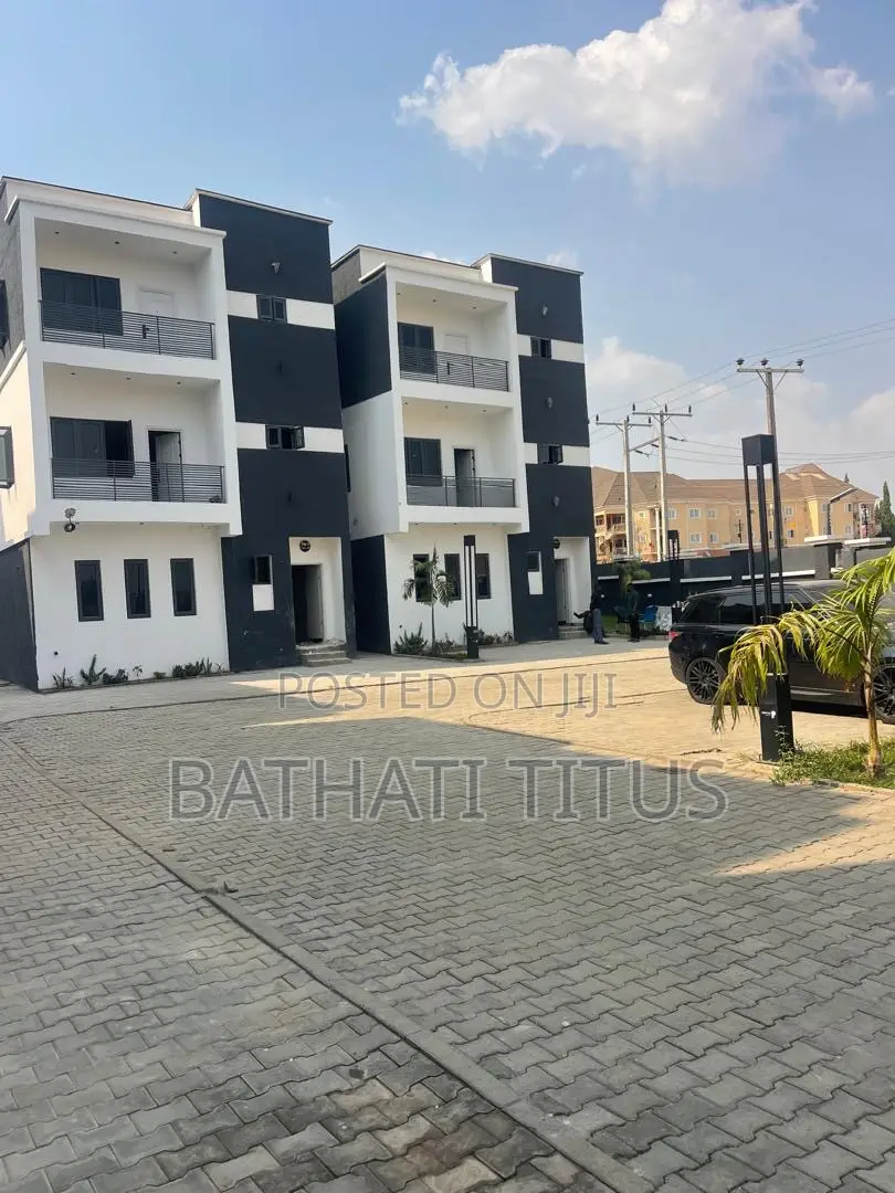 4bdrm Duplex in Kado for sale