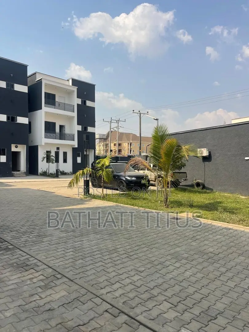 4bdrm Duplex in Kado for sale