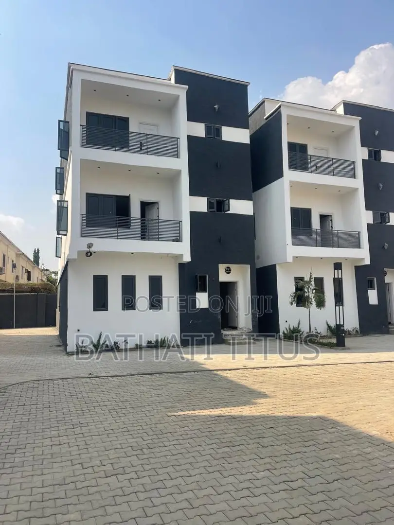 4bdrm Duplex in Kado for sale