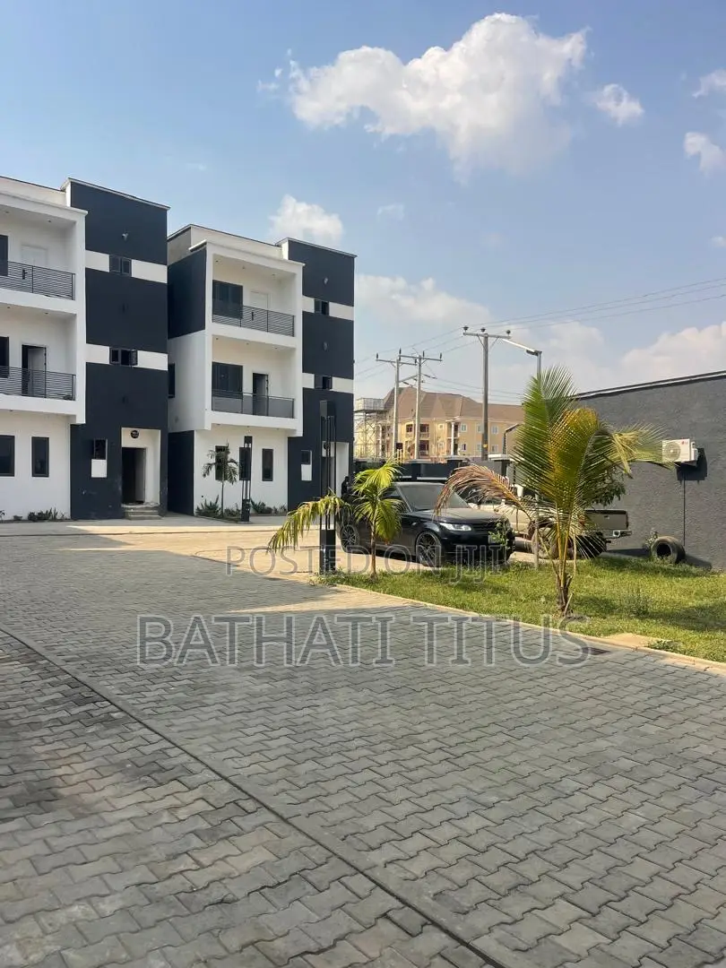 4bdrm Duplex in Kado for sale