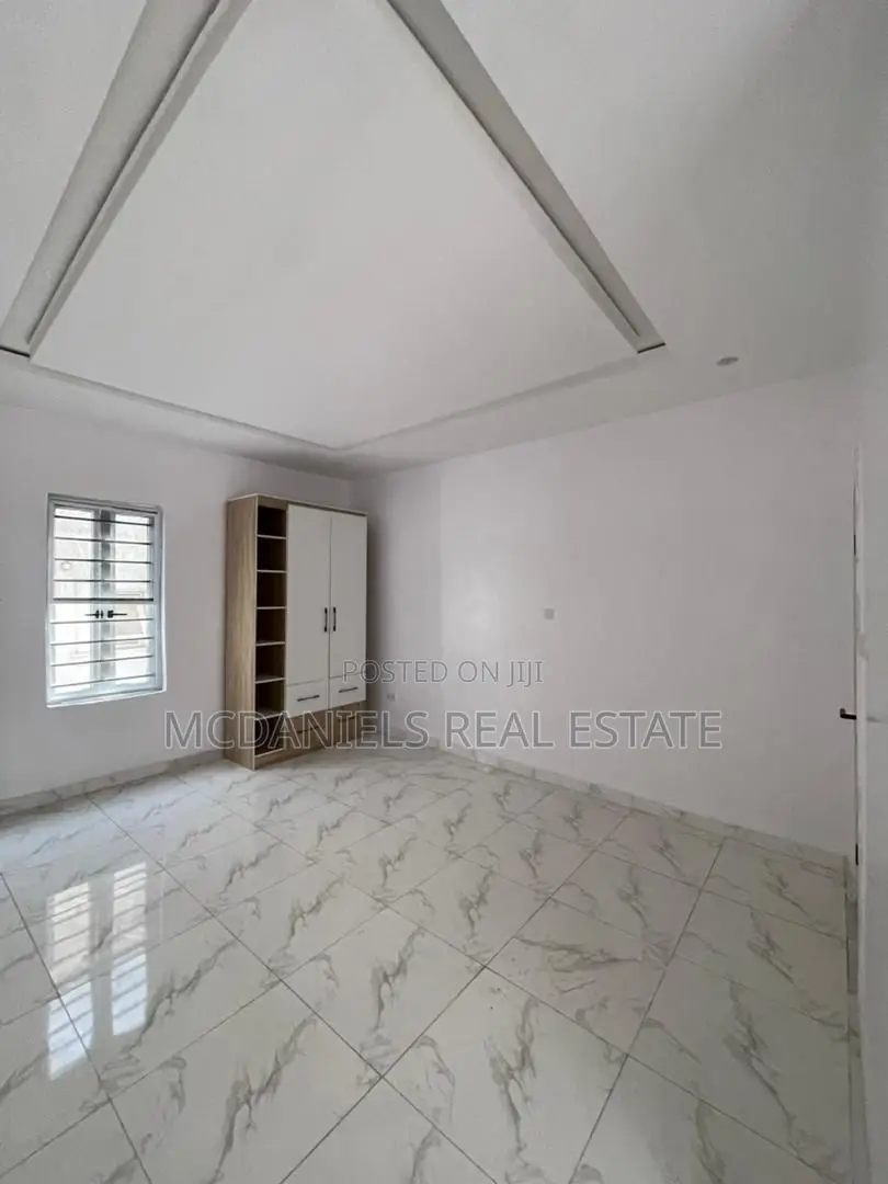 Furnished 5bdrm Duplex in Chevron for sale