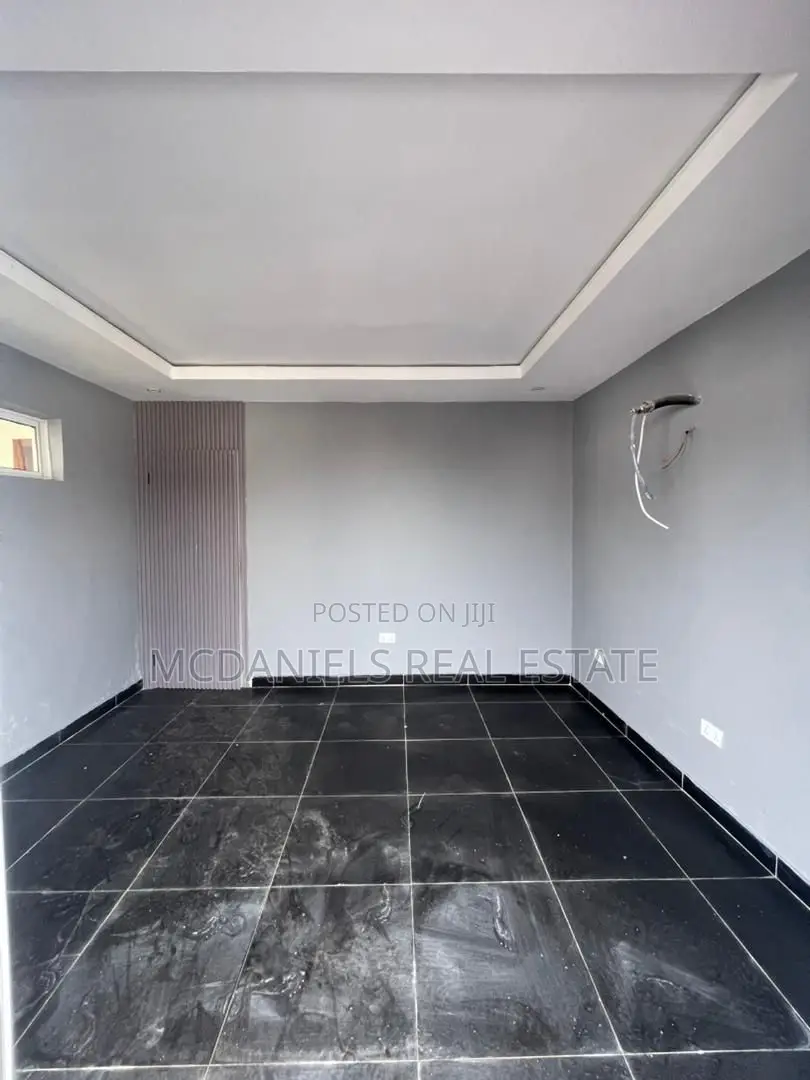 Furnished 5bdrm Duplex in Chevron for sale