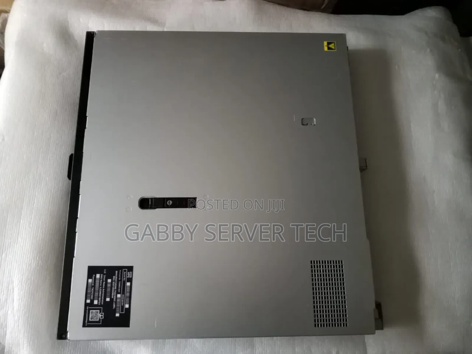 Server HP ProLiant DL20 Gen10 16GB Intel Xeon SSD 256GB