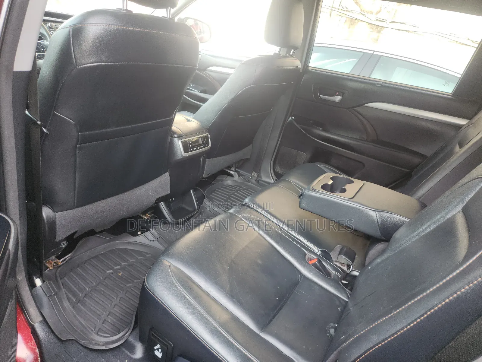 Toyota Highlander XLE 4x2 V6 (3.5L 6cyl 8A) 2017 Red