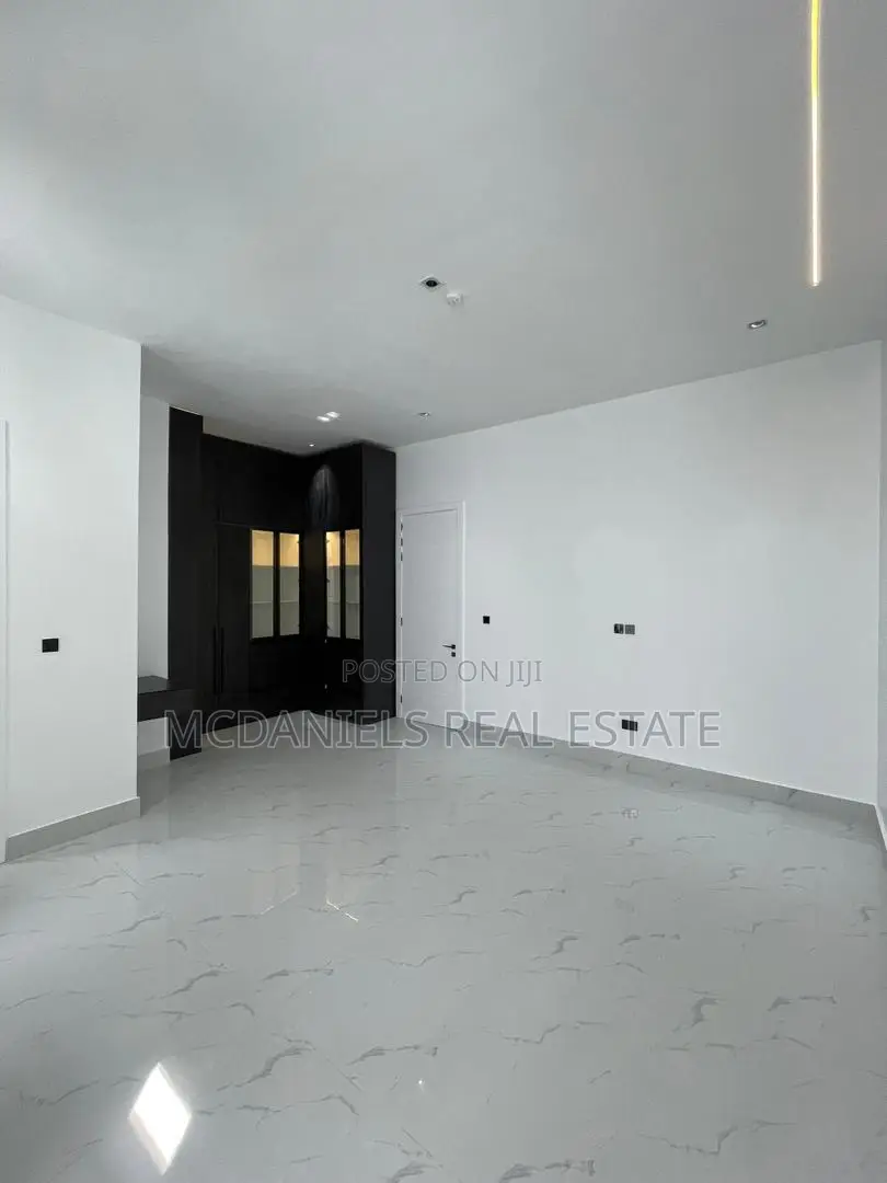 Furnished 5bdrm Duplex in Ikota for sale