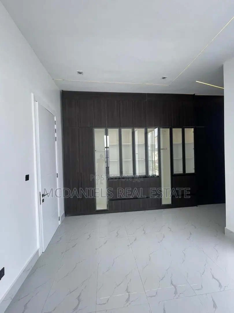 Furnished 5bdrm Duplex in Ikota for sale