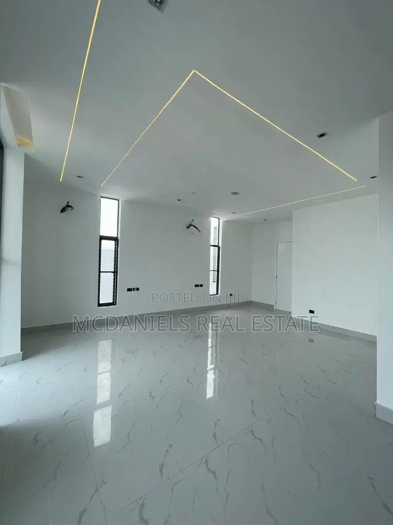 Furnished 5bdrm Duplex in Ikota for sale