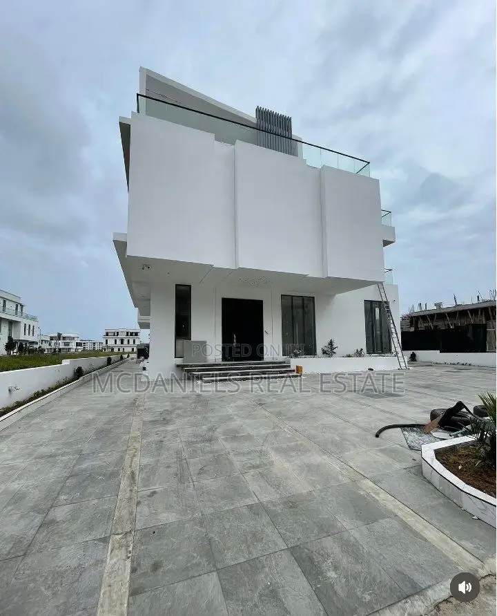 Furnished 5bdrm Duplex in Ikate for sale