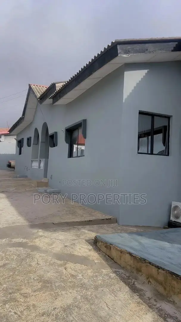 5bdrm Bungalow in Ashipa, Akala Express for sale