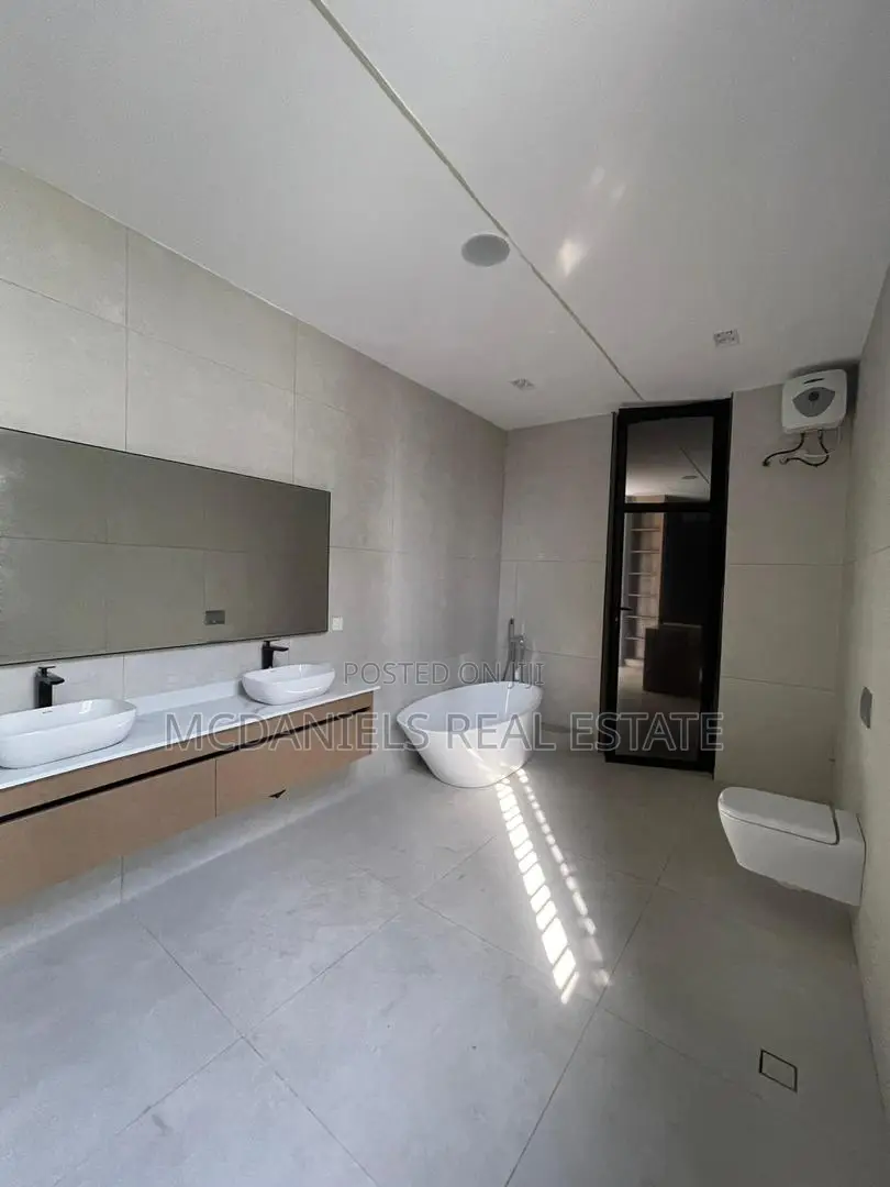 Furnished 5bdrm Duplex in Lekki Phase 1 for sale