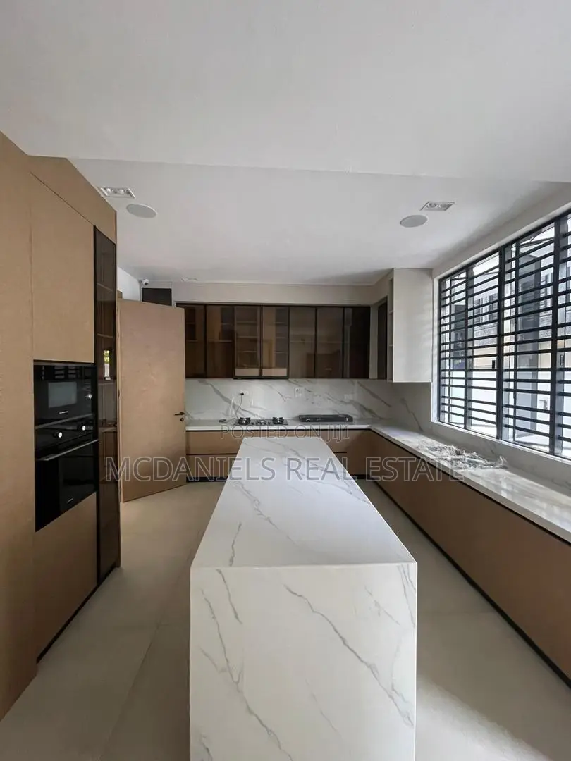 Furnished 5bdrm Duplex in Lekki Phase 1 for sale
