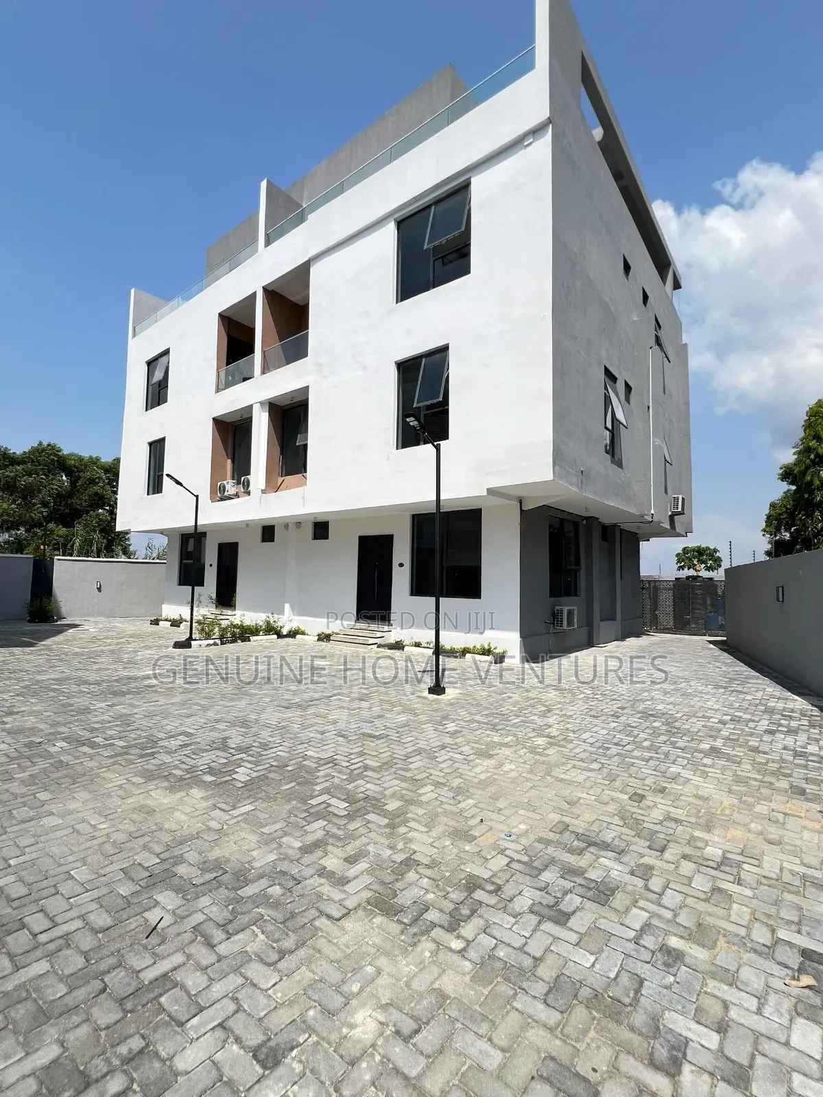 5bdrm Duplex in Lekki Phase 1 for sale