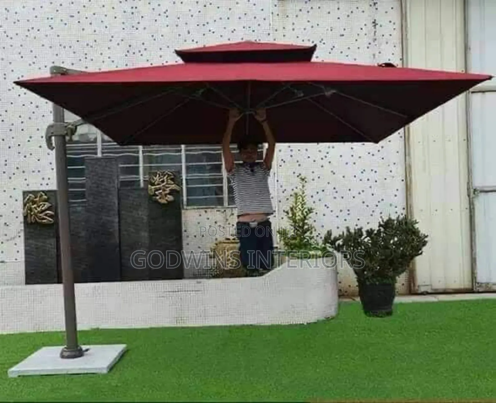 Outdoor Cantilever Garden Umbrella