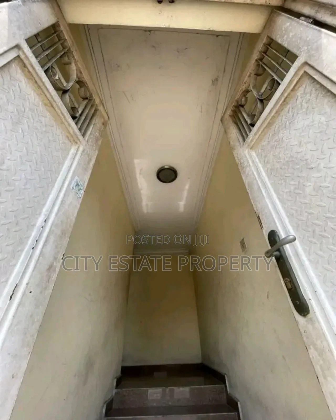 3bdrm Block of Flats in Stadium, Port-Harcourt for sale