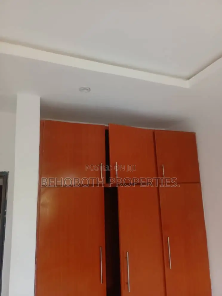 3bdrm Apartment in Elebu Oja, Akala Express for rent