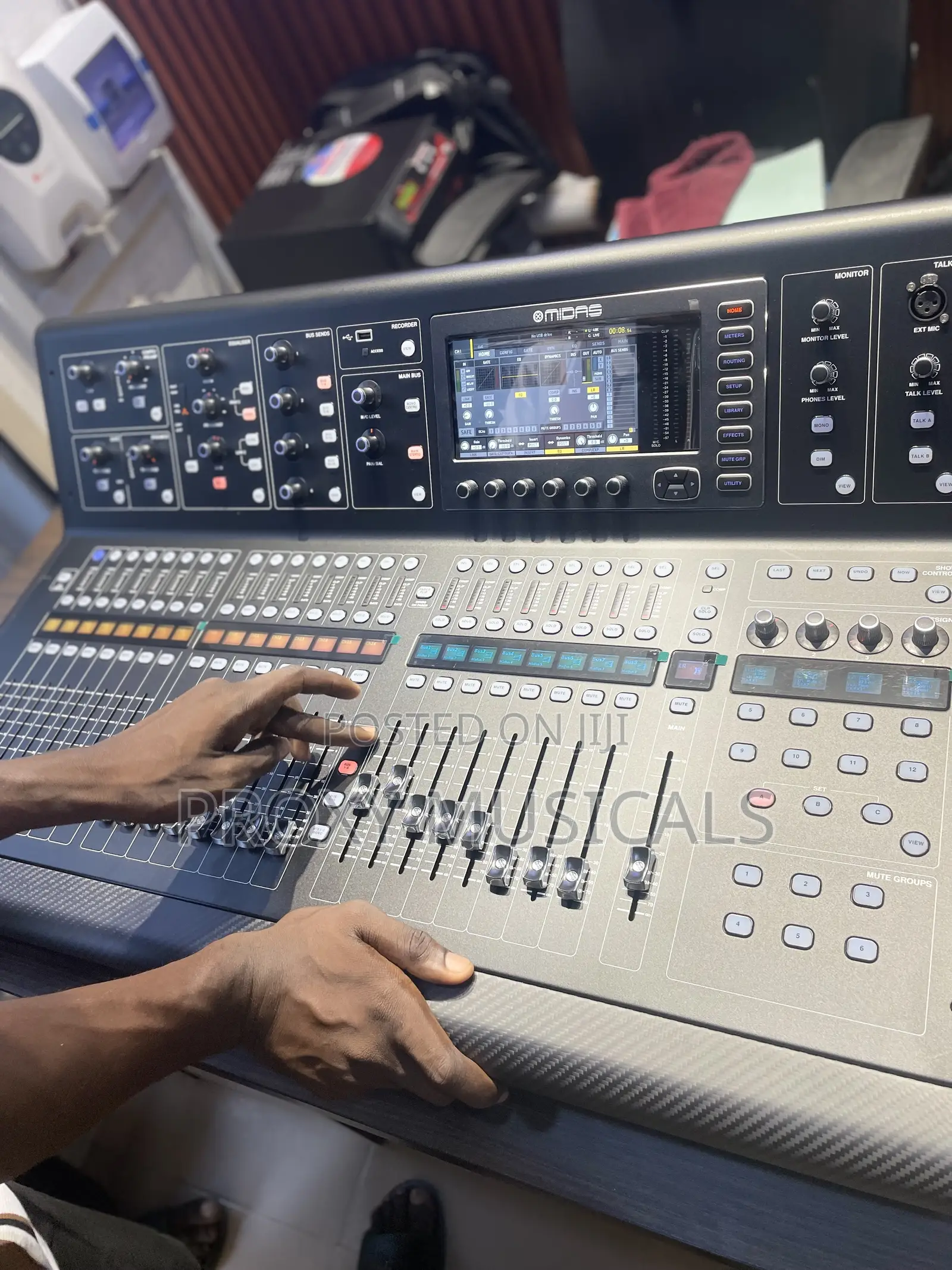 Behringer M32 Midas Digital Mixer