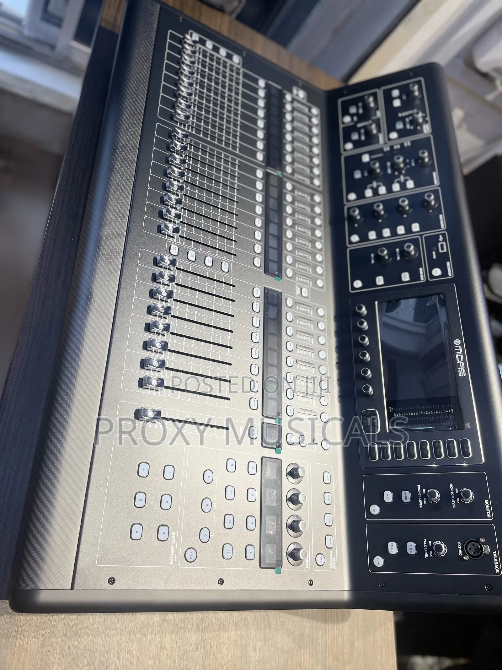 Behringer M32 Midas Digital Mixer