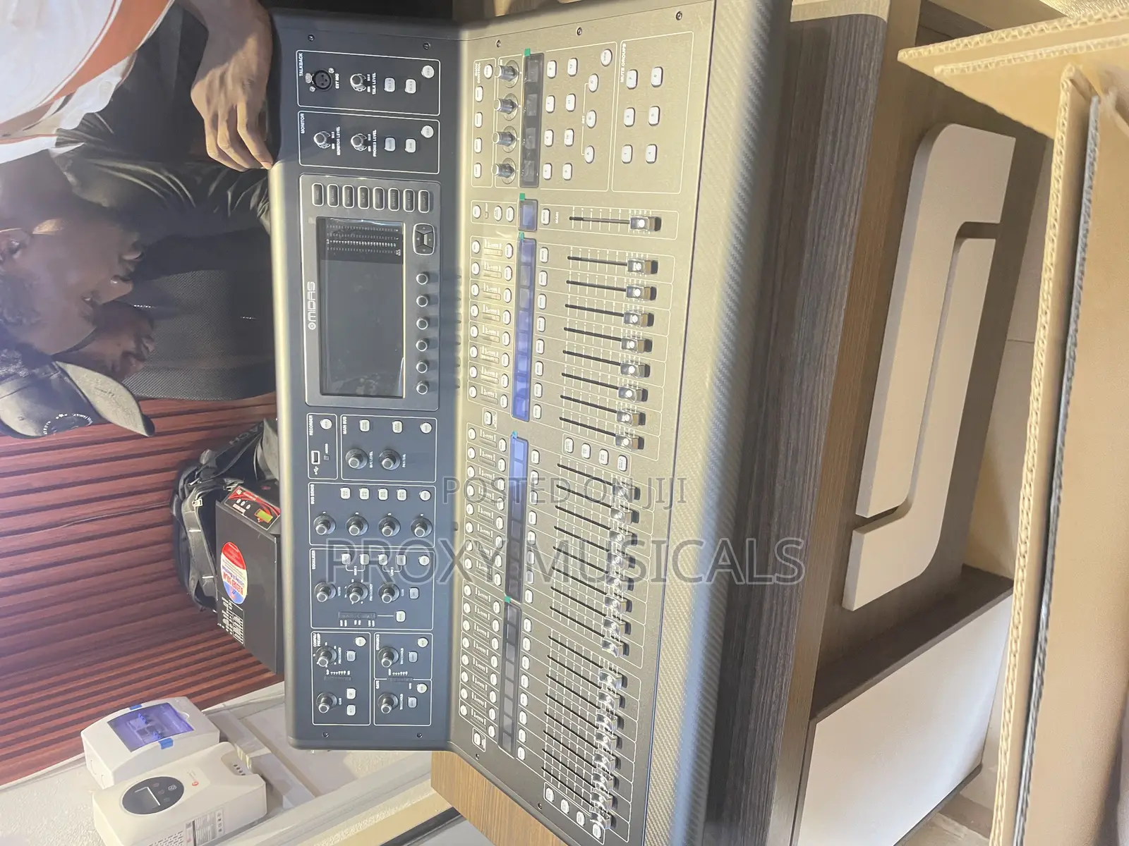 Behringer M32 Midas Digital Mixer