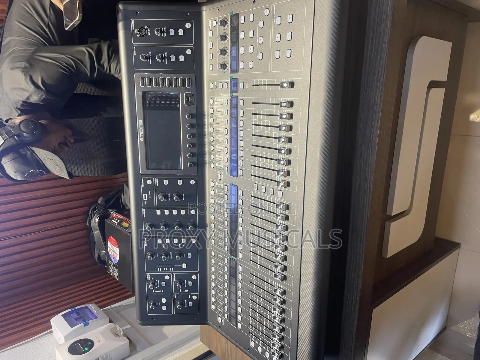 Behringer M32 Midas Digital Mixer