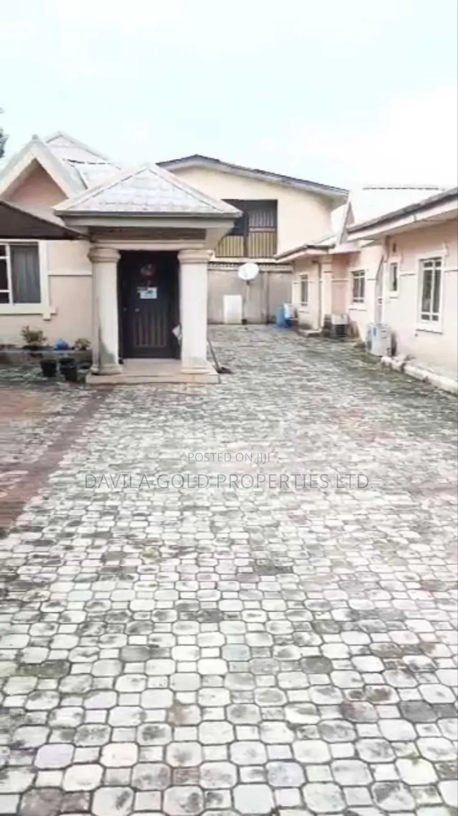 12bdrm Block of Flats in Benin City for sale