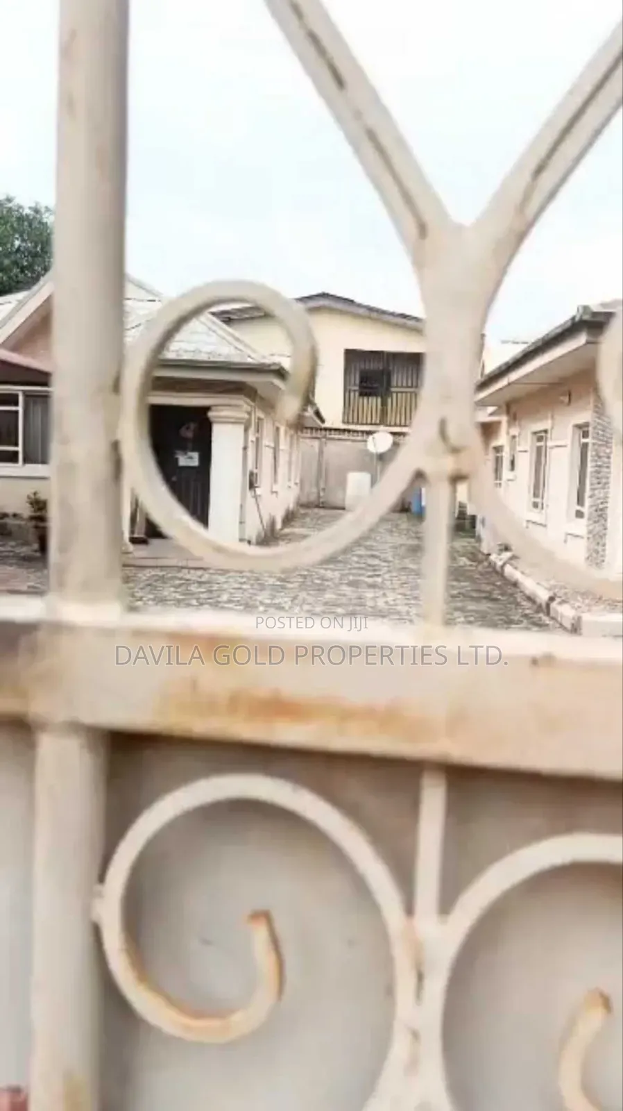 12bdrm Block of Flats in Benin City for sale