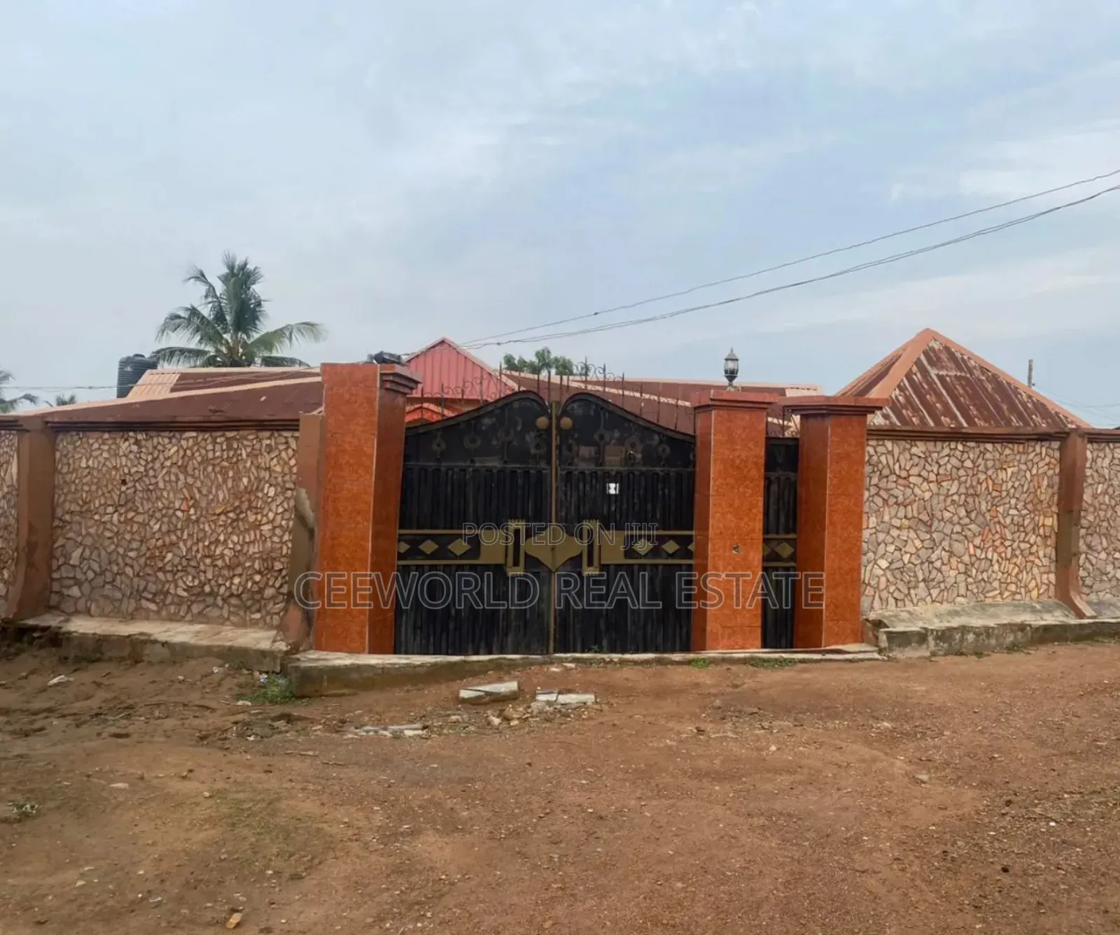 6bdrm Bungalow in Ilupeju Estate, Akala Express for sale