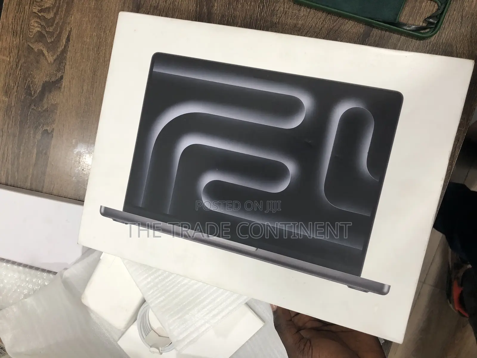 New Apple Macbook Pro 2025 M5 14-Inch 16GB Apple M5 HDD+SSD 512GB