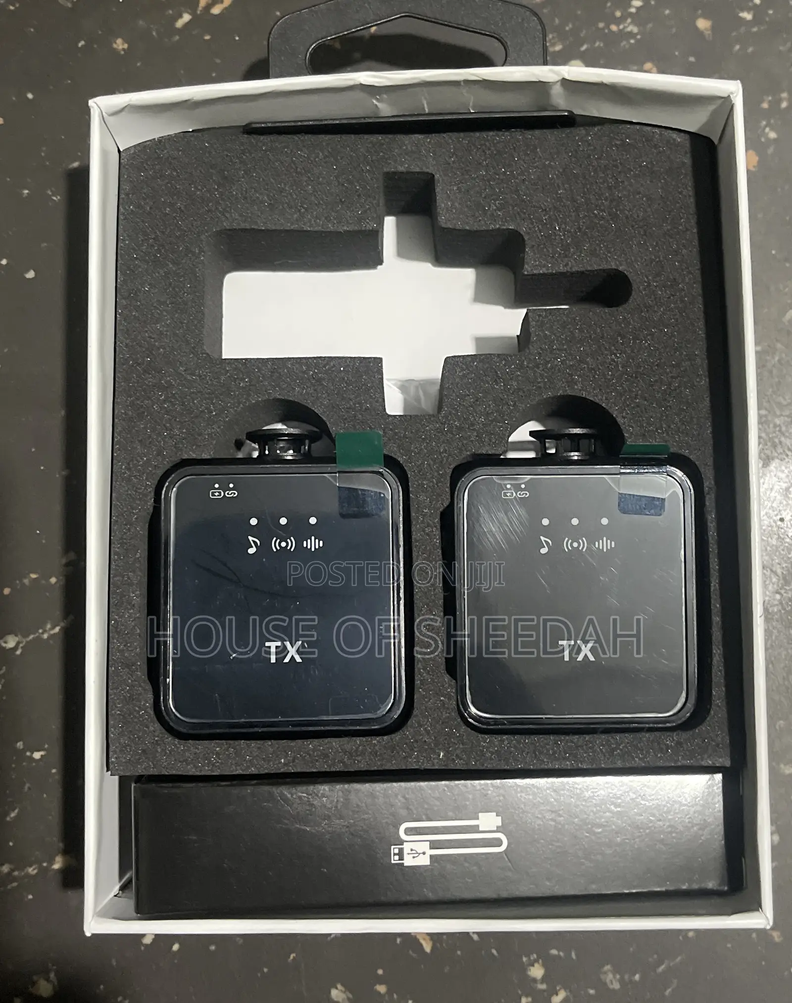 F15-2 Wireless Microphone Kit