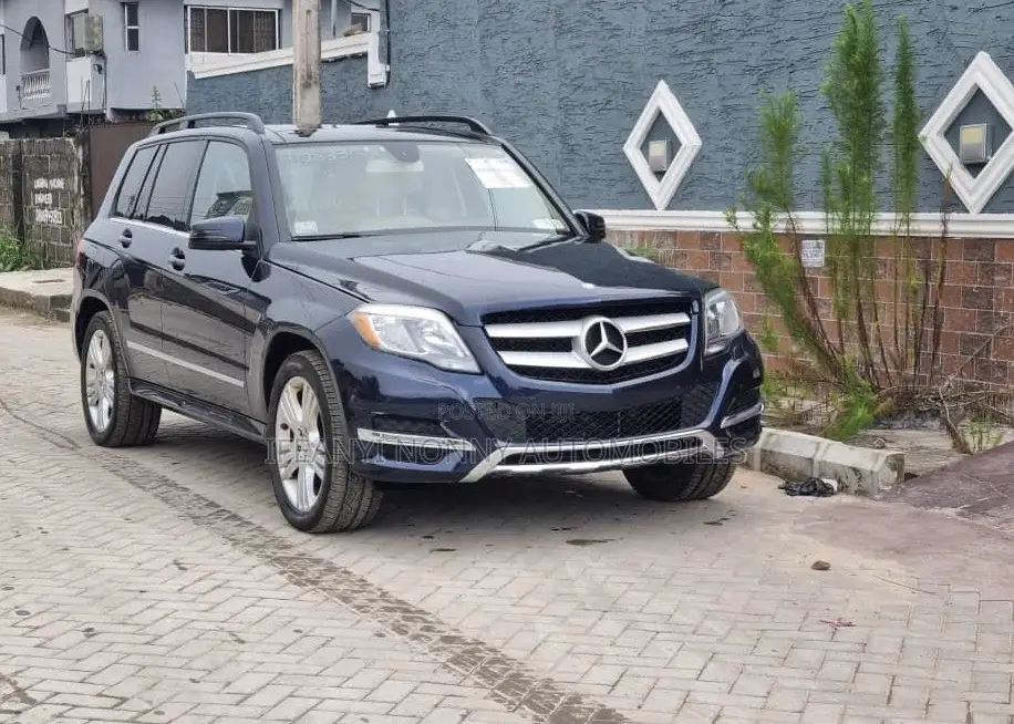 Mercedes-Benz GLK-Class Base GLK 350 4dr AWD 4MATIC (3.5L 6cyl 7A) 2015