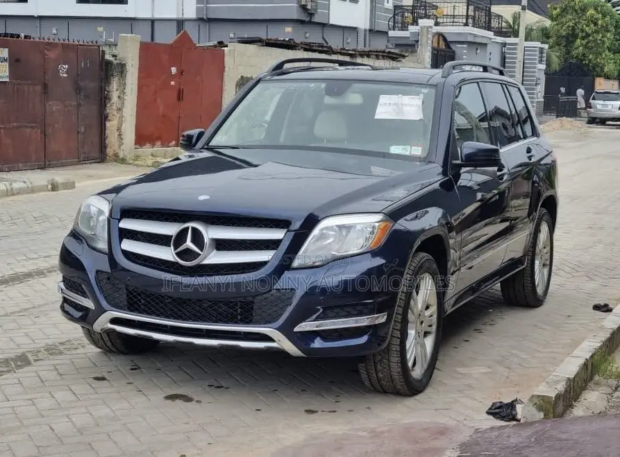 Mercedes-Benz GLK-Class Base GLK 350 4dr AWD 4MATIC (3.5L 6cyl 7A) 2015