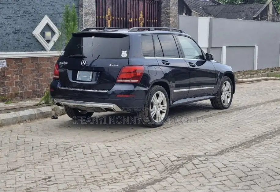 Mercedes-Benz GLK-Class Base GLK 350 4dr AWD 4MATIC (3.5L 6cyl 7A) 2015