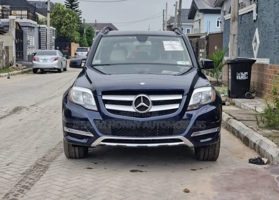Mercedes-Benz GLK-Class Base GLK 350 4dr AWD 4MATIC (3.5L 6cyl 7A) 2015
