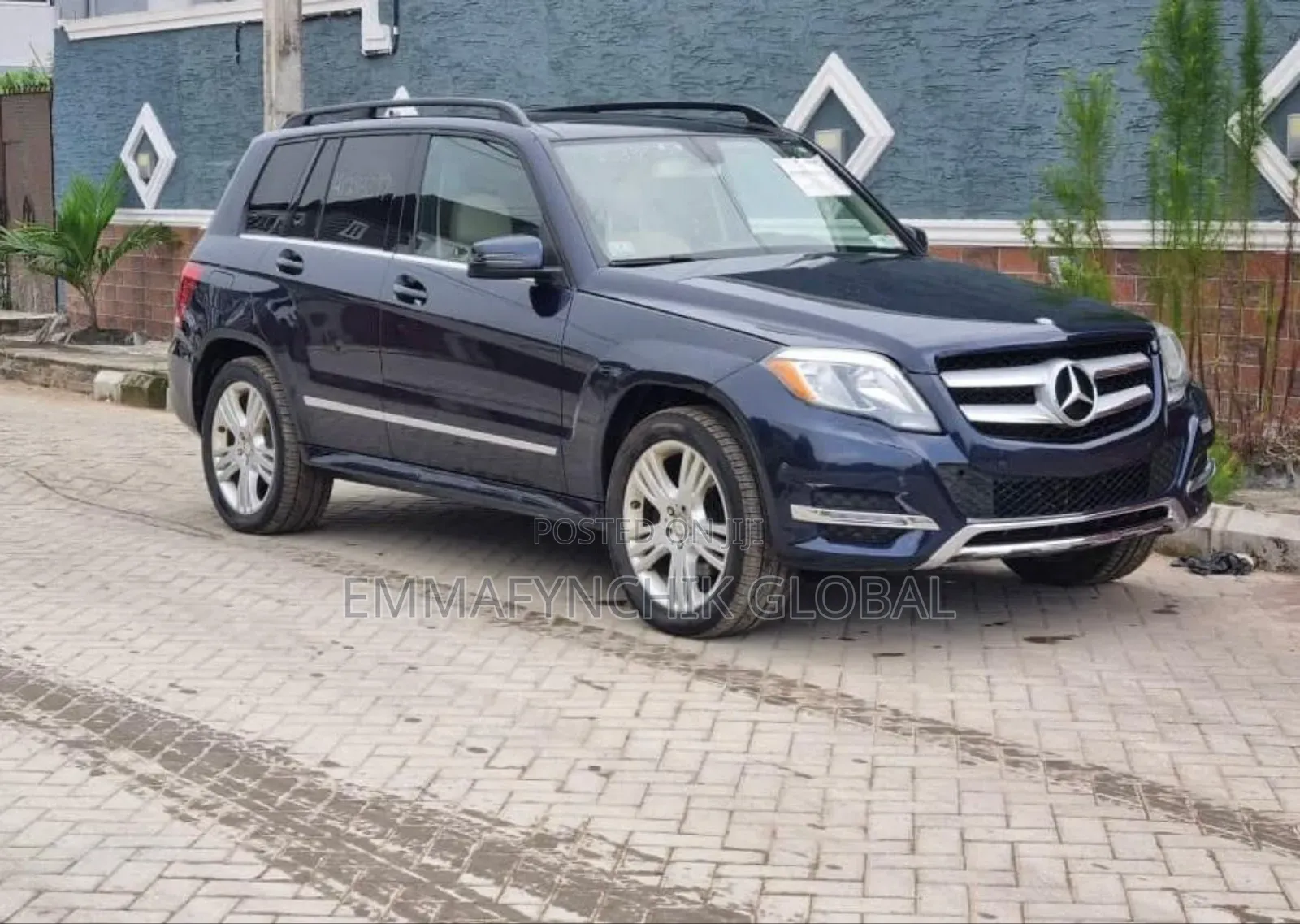 Mercedes-Benz GLK-Class Base GLK 350 4dr AWD 4MATIC (3.5L 6cyl 7A) 2015