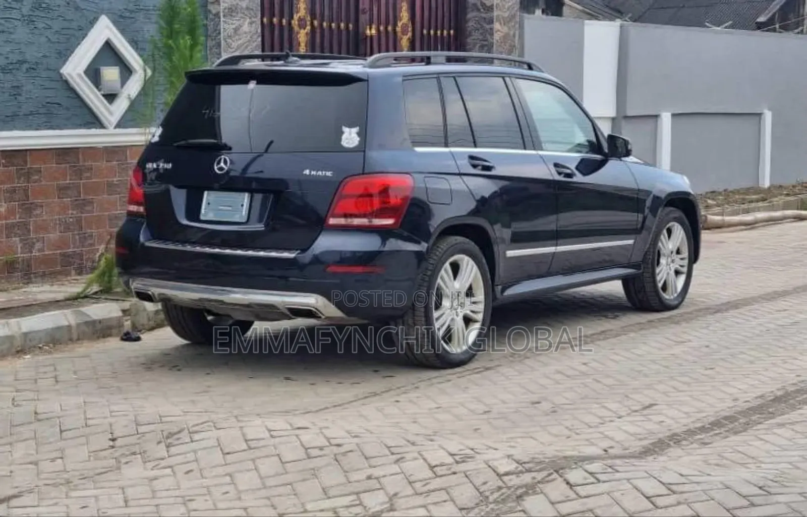 Mercedes-Benz GLK-Class Base GLK 350 4dr AWD 4MATIC (3.5L 6cyl 7A) 2015