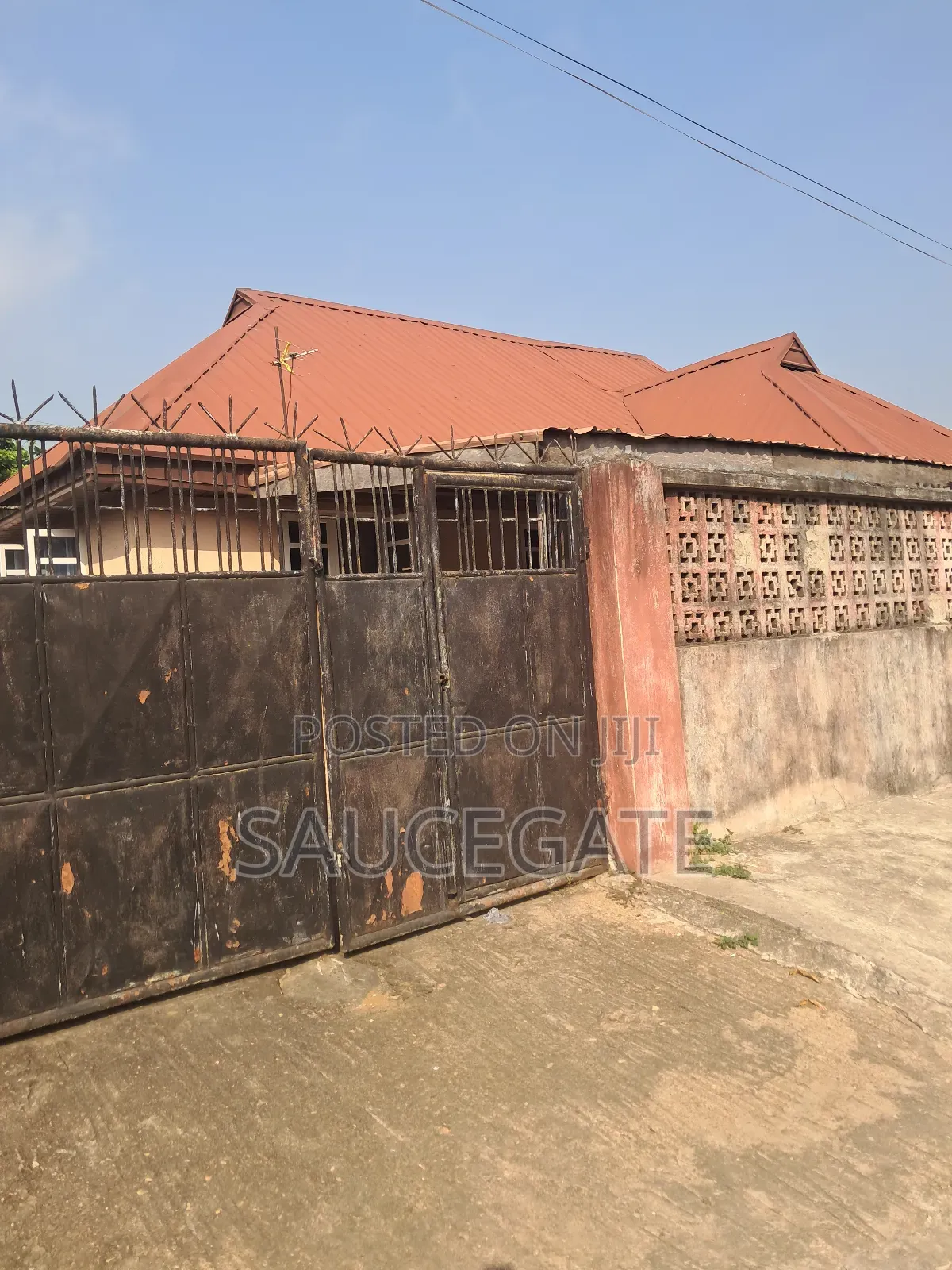4bdrm Bungalow in Close Before Nitel, Satellite Town for sale