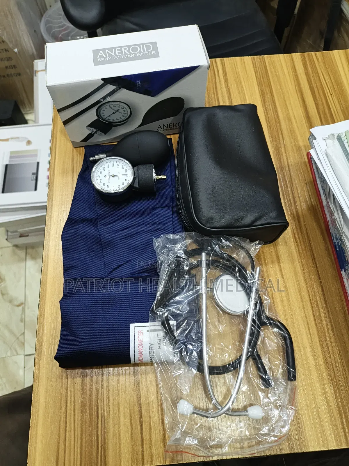 Aneriod Sphygmomanometers With Stethoscope (Blood Pressure Monitor)