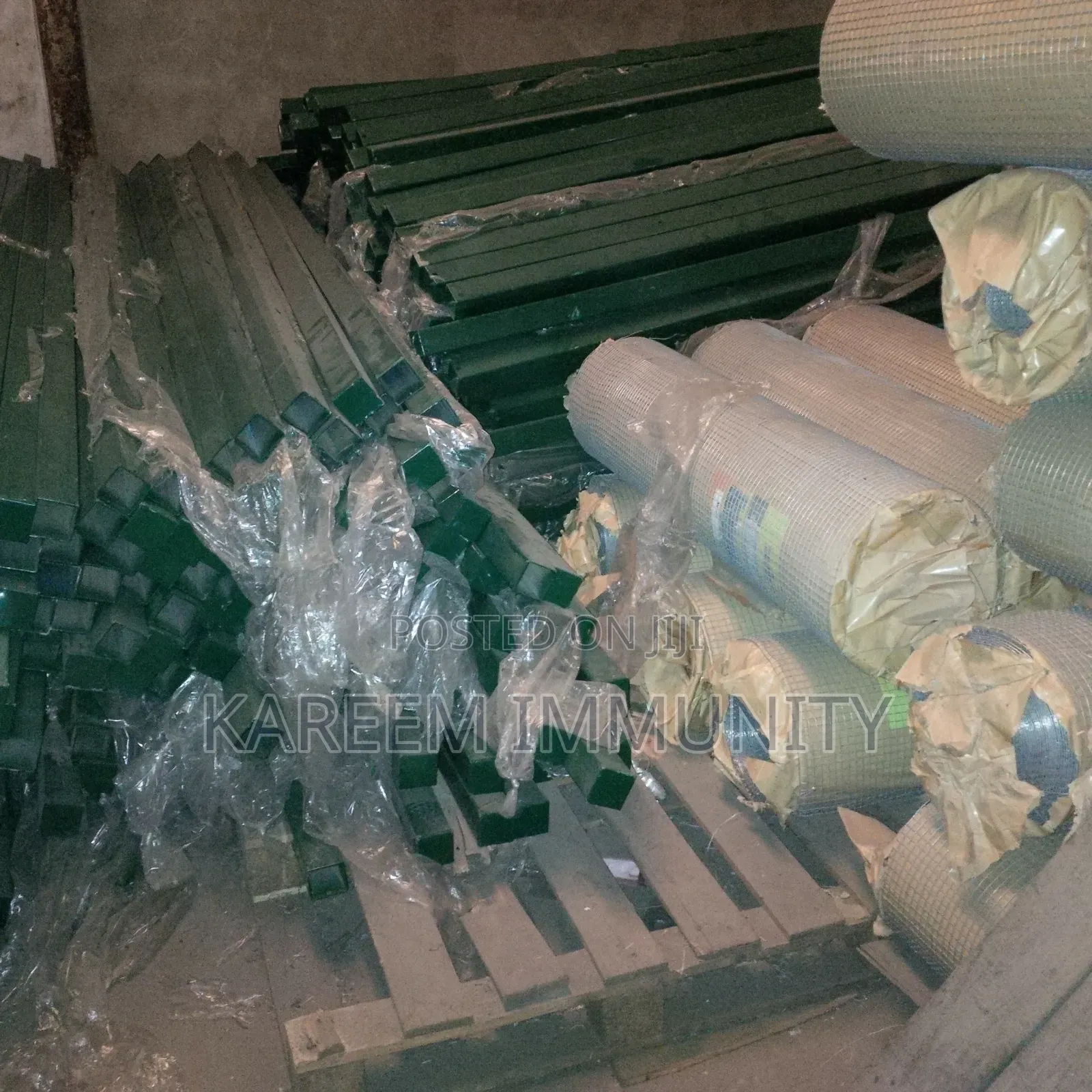 Panel Mesh Pole